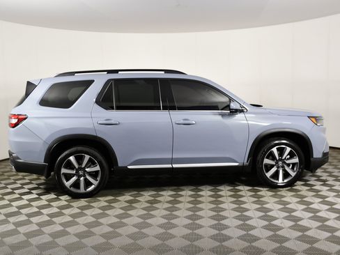 Used 2025 Honda Pilot Touring image 5
