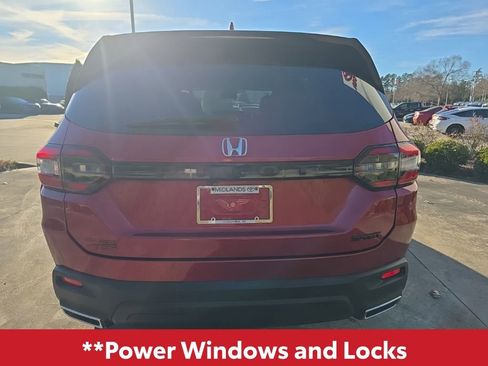 Used 2025 Honda Pilot Sport image 6