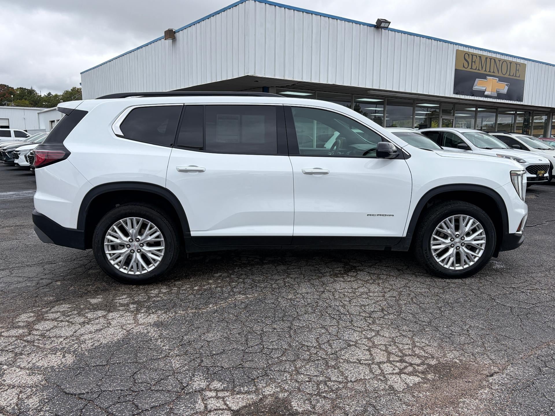 Used 2026 GMC Acadia Elevation w/ Elevation Premium Package FWD image 7