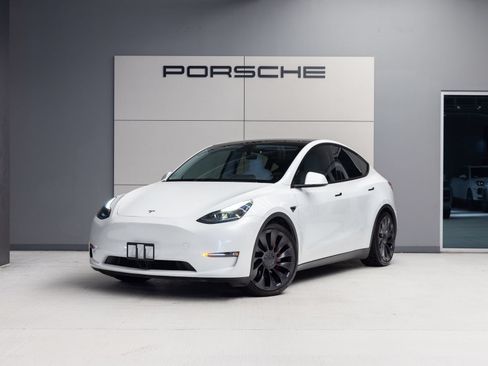 Used 2021 Tesla Model Y Performance AWD/4WD image 1
