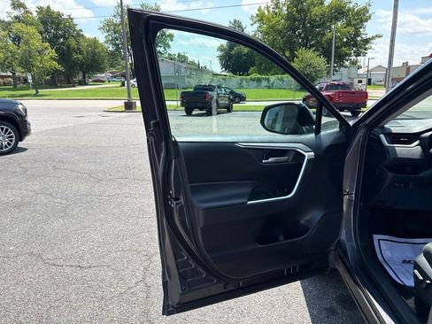 Used 2025 Toyota RAV4 XLE FWD image 17