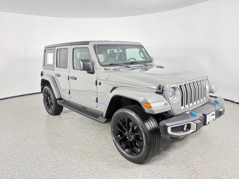 Used 2023 Jeep Wrangler Unlimited Sahara w/ Cold Weather Group AWD/4WD image 9