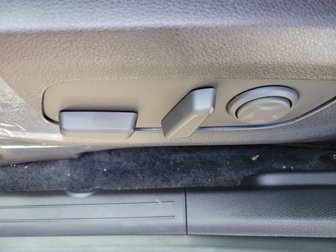 New 2026 Kia Carnival EX FWD image 17