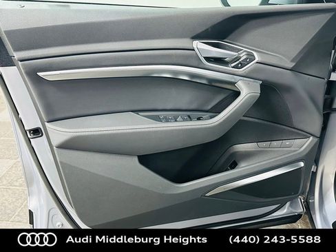 Used 2021 Audi e-tron Premium Plus w/ Premium Plus Package image 30