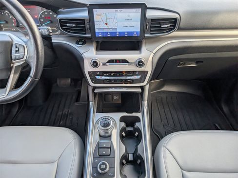 Used 2021 Ford Explorer XLT w/ Equipment Group 202A image 7