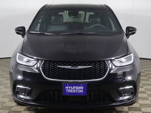 Used 2025 Chrysler Pacifica Select FWD image 12