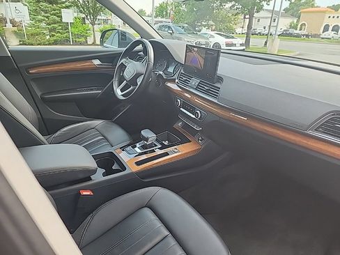 Used 2023 Audi Q5 2.0T Premium w/ Convenience Package AWD/4WD image 9