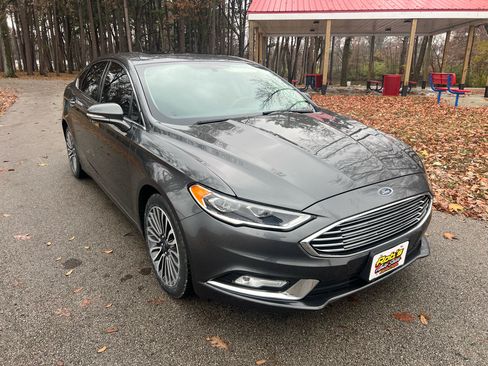 Used 2018 Ford Fusion Titanium image 4