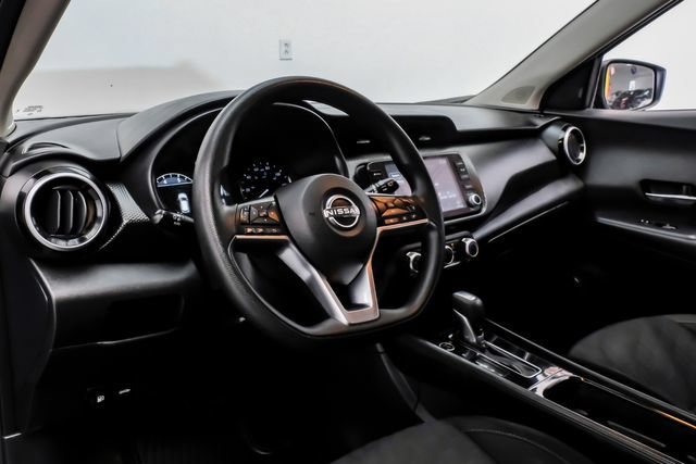 Used 2024 Nissan Kicks SV FWD image 3