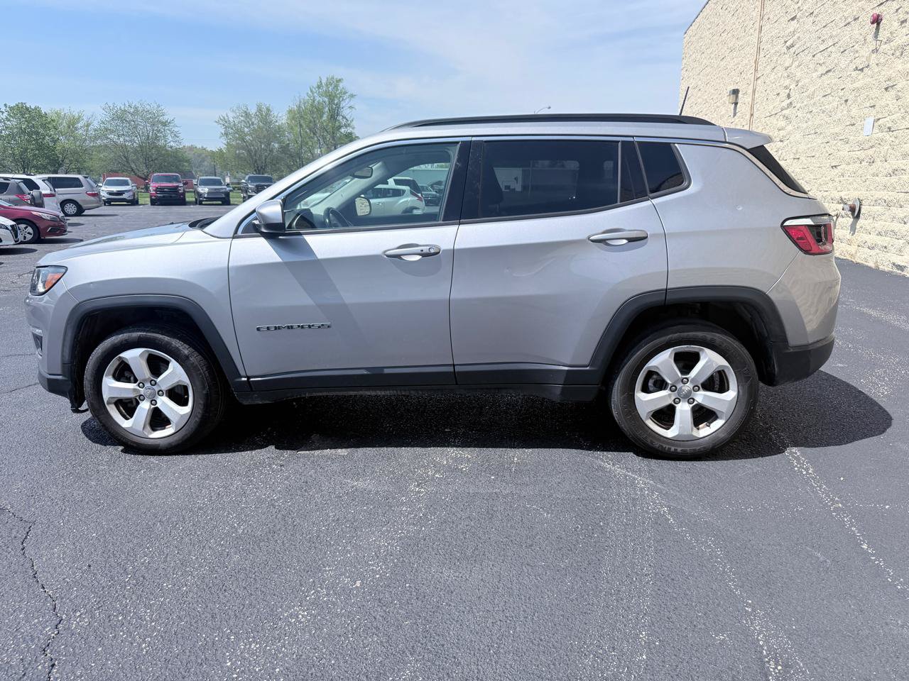Used 2018 Jeep Compass Latitude w/ Popular Equipment Group AWD/4WD image 2