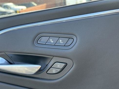 Used 2024 Cadillac Escalade ESV Luxury image 31