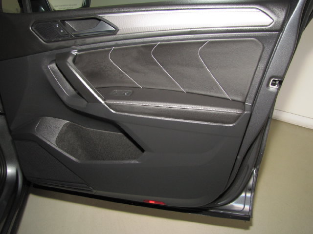 Used 2023 Volkswagen Tiguan SE R-Line FWD image 42