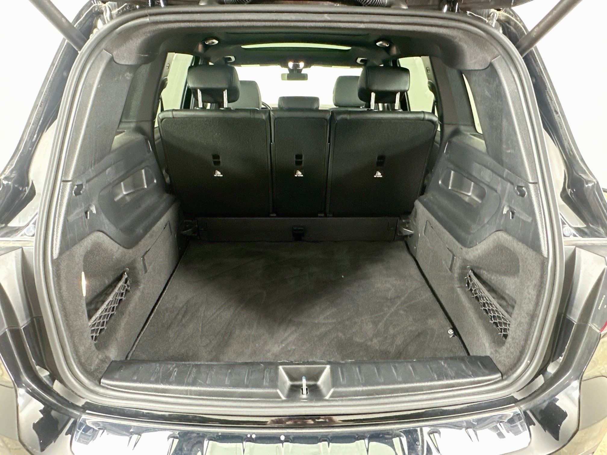 Used 2023 Mercedes-Benz GLB 250 w/ Premium Package image 28
