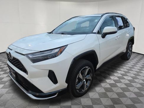 Used 2025 Toyota RAV4 SE AWD/4WD image 3
