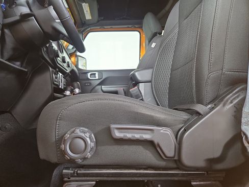 Used 2021 Jeep Wrangler Unlimited Sport image 31