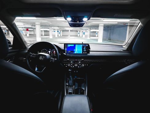 Certified 2023 Honda Accord Touring image 3