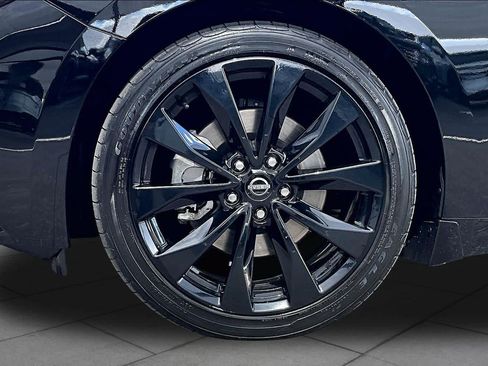 Used 2023 Nissan Maxima SR w/ Sport Mat Group FWD image 11