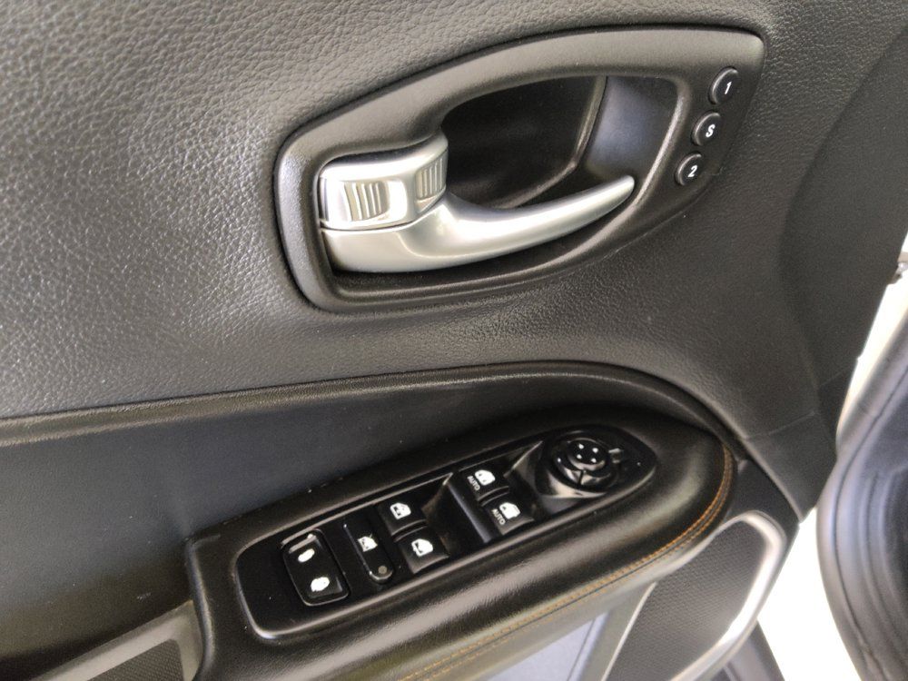 Used 2021 Jeep Compass Limited w/ Elite Exterior Group AWD/4WD image 27