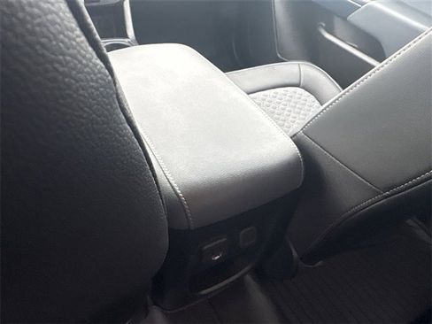 Certified 2022 Chevrolet Colorado Z71 w/ Z71 Midnight Edition image 19