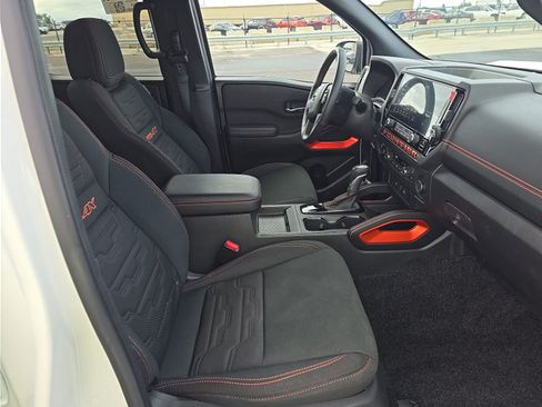 Used 2025 Nissan Frontier PRO-4X AWD/4WD image 8