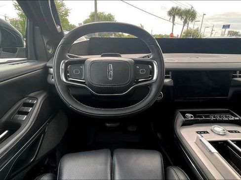 Used 2025 Lincoln Navigator Reserve w/ Jet Appearance Package AWD/4WD image 8