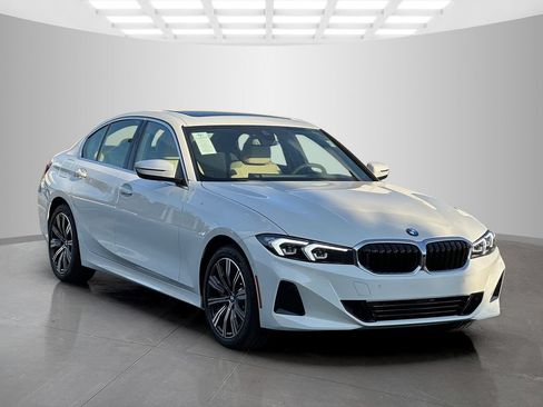 Used 2026 BMW 330i Sedan w/ Parking Assistance Package RWD image 8