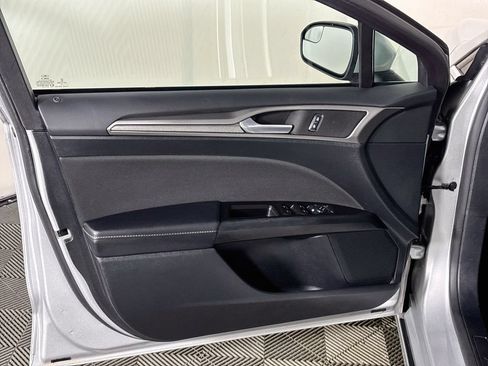 Used 2017 Ford Fusion SE FWD image 10