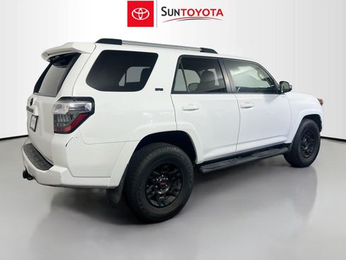 Used 2020 Toyota 4Runner SR5 Premium RWD image 4