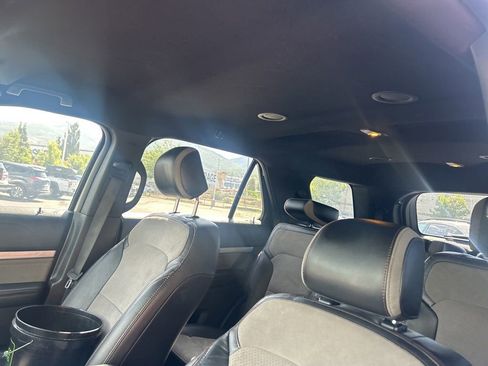 Used 2017 Ford Explorer XLT w/ Equipment Group 202A AWD/4WD image 20