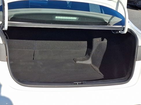 Used 2020 Toyota Corolla LE image 28