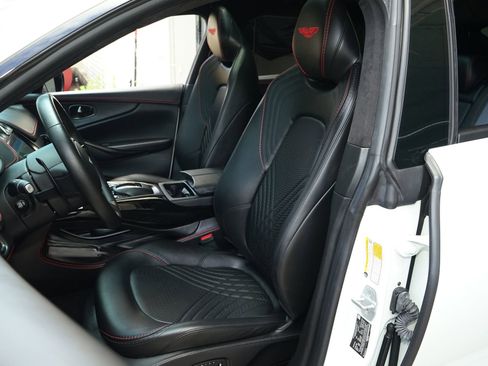 Used 2021 Aston Martin DBX AWD/4WD image 10