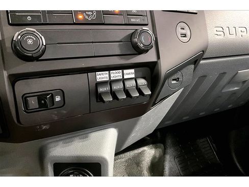 Used 2023 Ford F750 2WD Regular Cab Super Duty image 28