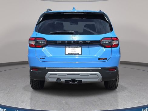 Certified 2025 Honda Pilot TrailSport image 7