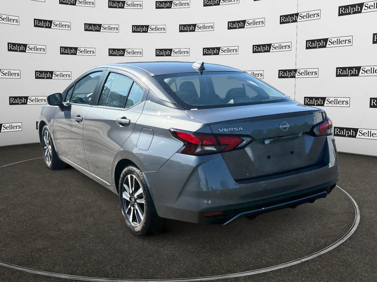 Used 2025 Nissan Versa SV FWD image 4