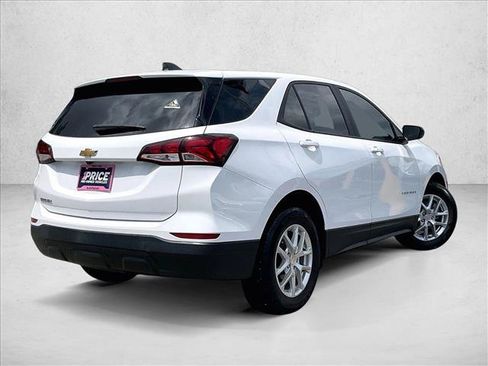 Used 2024 Chevrolet Equinox LS w/ LS Convenience Package FWD image 2