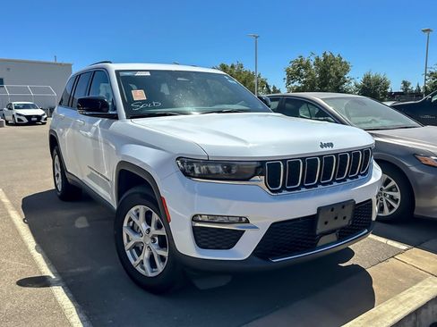 Used 2023 Jeep Grand Cherokee Limited AWD/4WD image 1