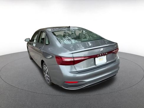 Used 2025 Volkswagen Jetta SE image 11