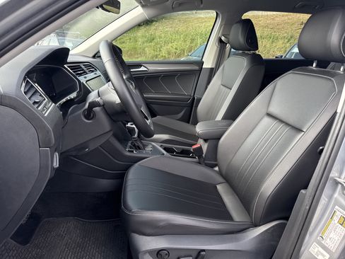 Used 2024 Volkswagen Tiguan SE FWD image 24