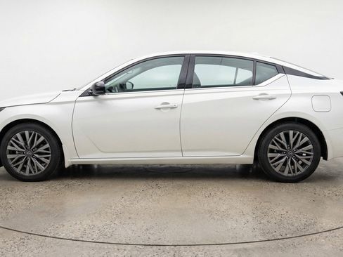 Used 2025 Nissan Altima 2.5 SV image 3