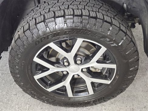 Used 2024 Jeep Grand Cherokee Limited image 13