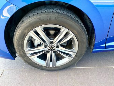 Used 2024 Volkswagen Jetta SE FWD image 9