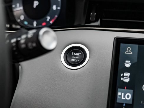 Used 2024 Land Rover Range Rover Evoque Dynamic SE image 68