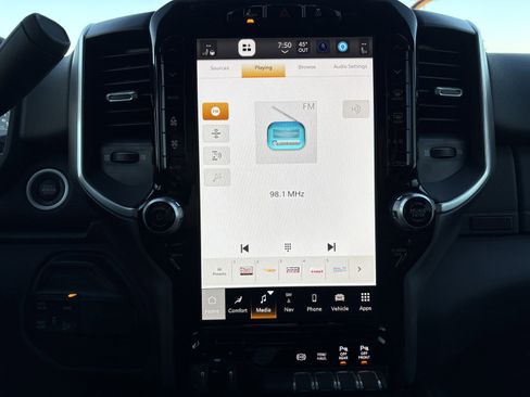 Used 2024 RAM 2500 Big Horn w/ Safety Group image 19