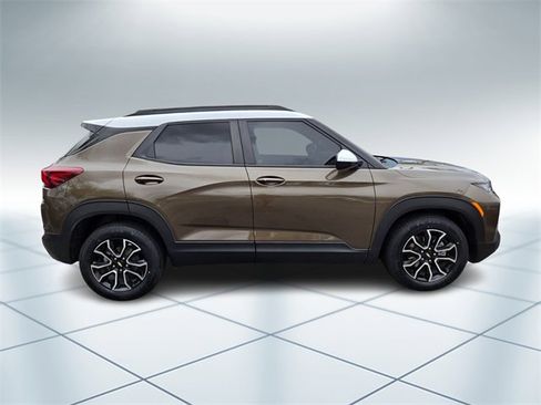 Used 2022 Chevrolet TrailBlazer ACTIV w/ Convenience Package image 3