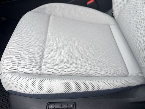 New 2025 Volkswagen ID.4 Pro S Plus image 8