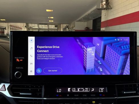 Used 2026 Toyota Sienna XLE FWD image 37