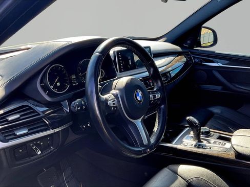 Used 2018 BMW X5 xDrive50i w/ M Sport Package image 18