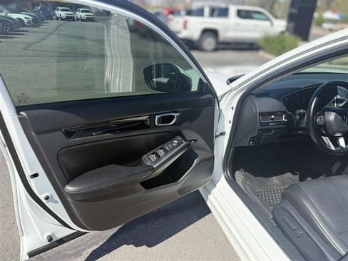 Used 2022 Honda Civic Touring image 15
