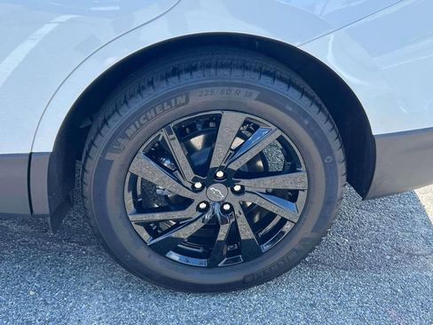 Used 2023 Chevrolet Equinox LS w/ LS Convenience Package AWD/4WD image 9