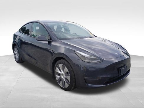 Used 2024 Tesla Model Y Long Range AWD/4WD image 4